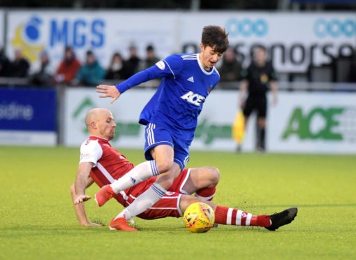 Cove's Declan Glass and Stirling's Kevin Nicol.
Picture by Kath Flannery