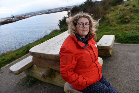 Caroline Snow, Merkinch Project Manager with one of the vandalised benches at Carnarc Point in Merkinch. Picture by Sandy McCook