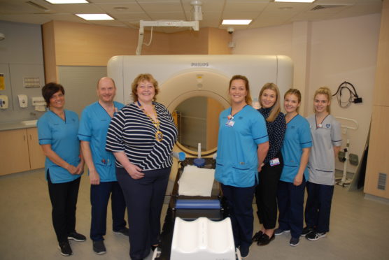 Gill Hodges (3rd from left) meets members of the Radiotherapy Department including Jacqueline Ogg (5th from left)