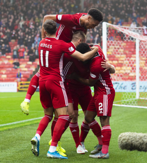 Curtis Main celebrates with his teammates after making it 1-0 to Aberdeen during the Ladbrokes Premiership match between Aberdeen and Kilmarnock