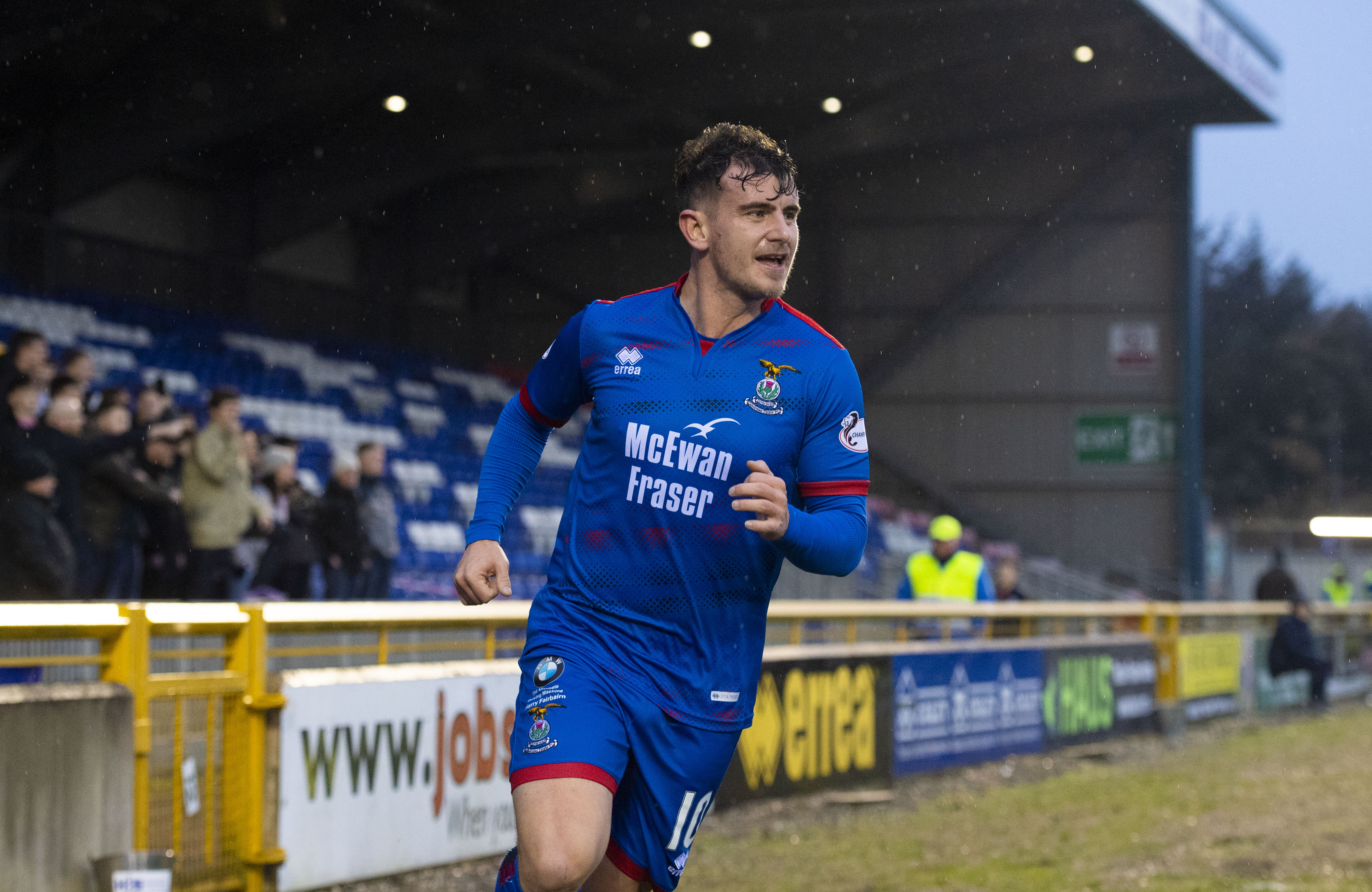 Inverness' Aaron Doran celebrates making it 1-0 during the Ladbrokes Championship match between Inverness Caledonian Thistle and Dundee.
