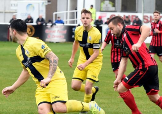 Neil Gauld runs through the Wick defence. 
Picture by Jim Irvine