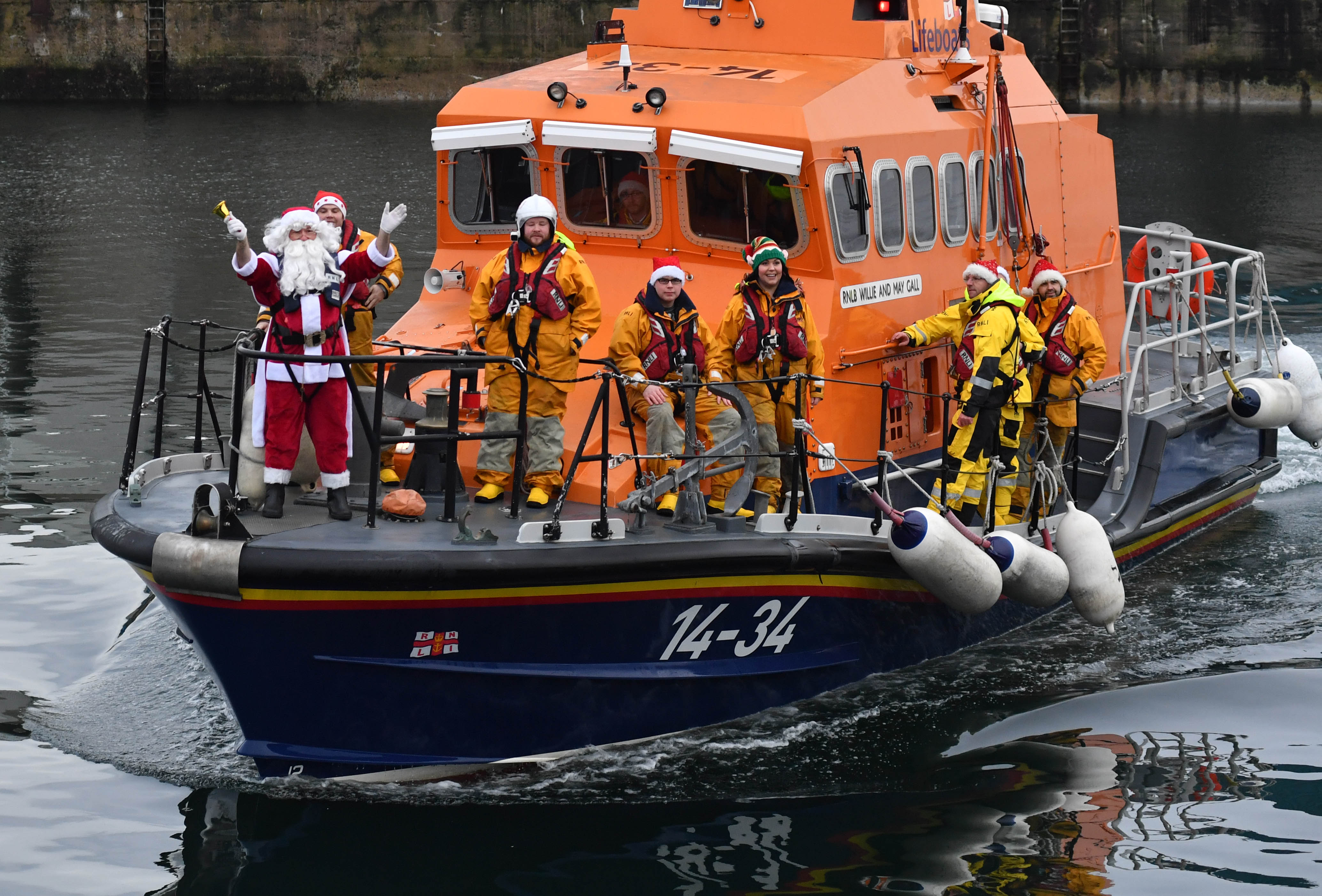 SANTA ARRIVES IN THE BROCH ON THE LIFEBOAT.