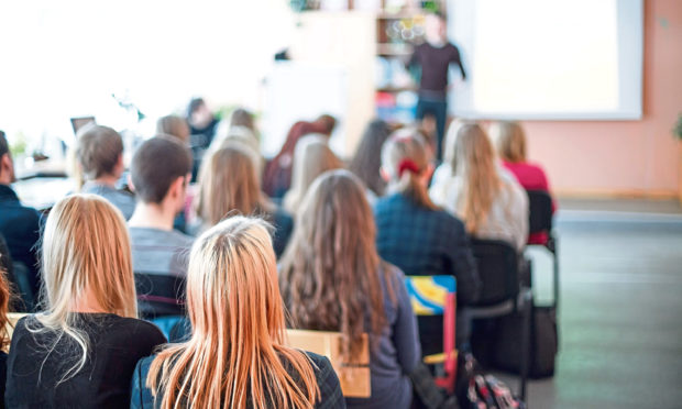 The Covid crisis could result in the introduction of protective equipment in schools.