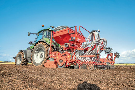 The Plus version of Kverneland's e-drill Maxi piggy-back seed drill has a hopper that can be 60:40 or 70:30 for placing fertiliser, slug pellets or a companion crop.