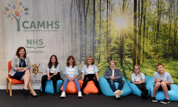 Clinical director Dr Lynne Taylor with the fundraising kids L-R Willow Thorne, Evie Carter, Carmen Pritchard, Lewis Clark, Fern Pritchard and Jago Stevens at the Links Unit in Aberdeen
Picture by Kami Thomson