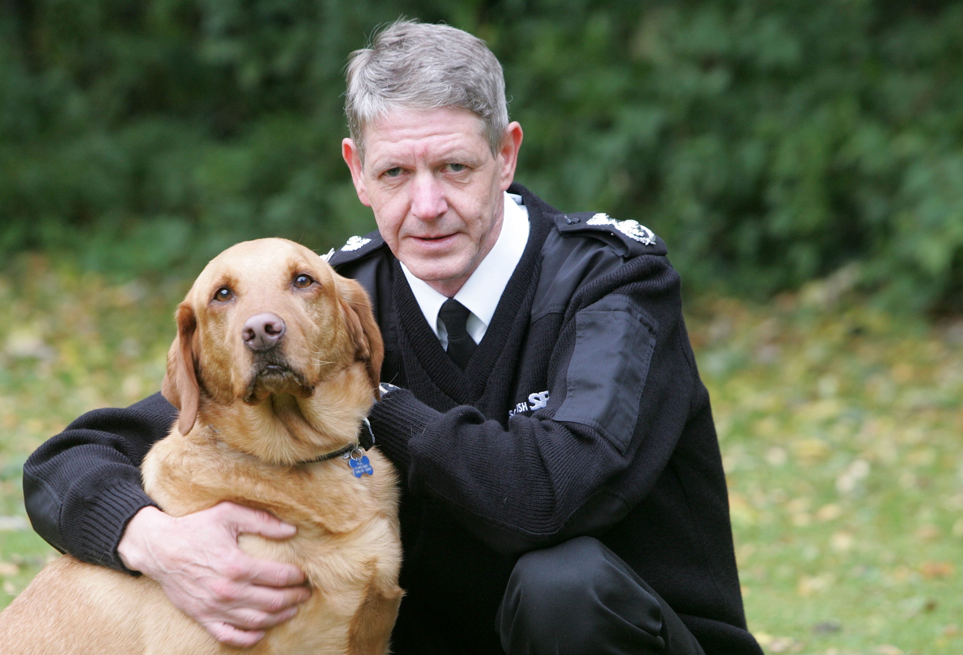 Scottish SPCA Chief Superintendent Mike Flynn with Monty the Golden Labrador who has previously been sedated due to fireworks.
