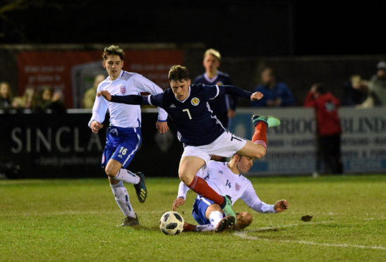 Dundee midfielder Josh Mulligan has joined Cove Rangers on loan