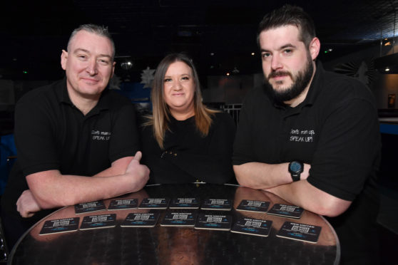 MEN UNITED'S SANDY GARVOCK (L) AND AARON RITCHIE WITH DEJA VU MANAGER NADINE O'ROURKE AND THE NEW BEER MATS.