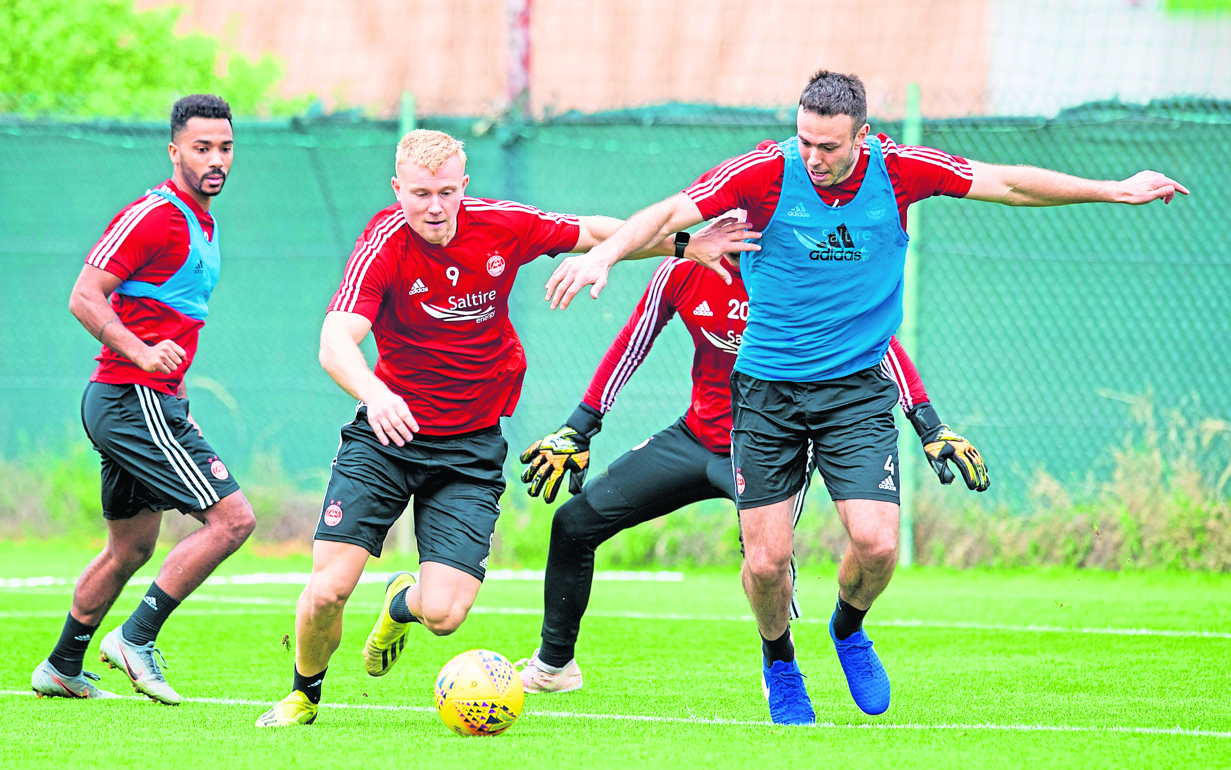Aberdeen's Curtis Main (L) and Andrew Considine in Dubai, United Arab Emirates. Photo by Craig Williamson / SNS Group.