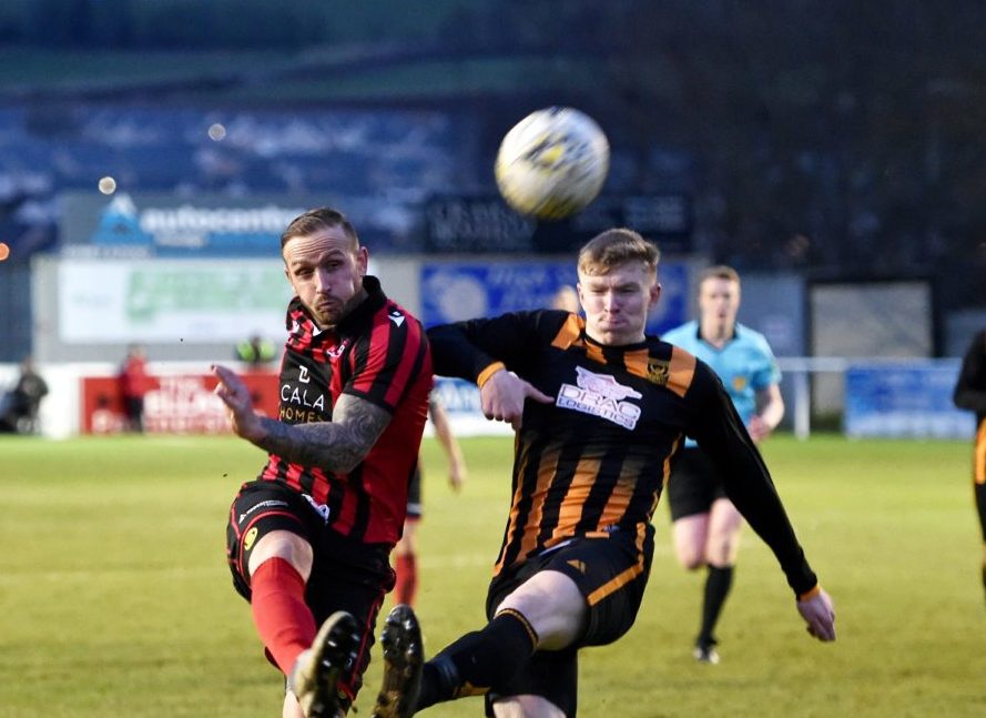 Inverurie's Jonny Smith and Huntly Logan Declam Milne.
Picture by COLIN RENNIE