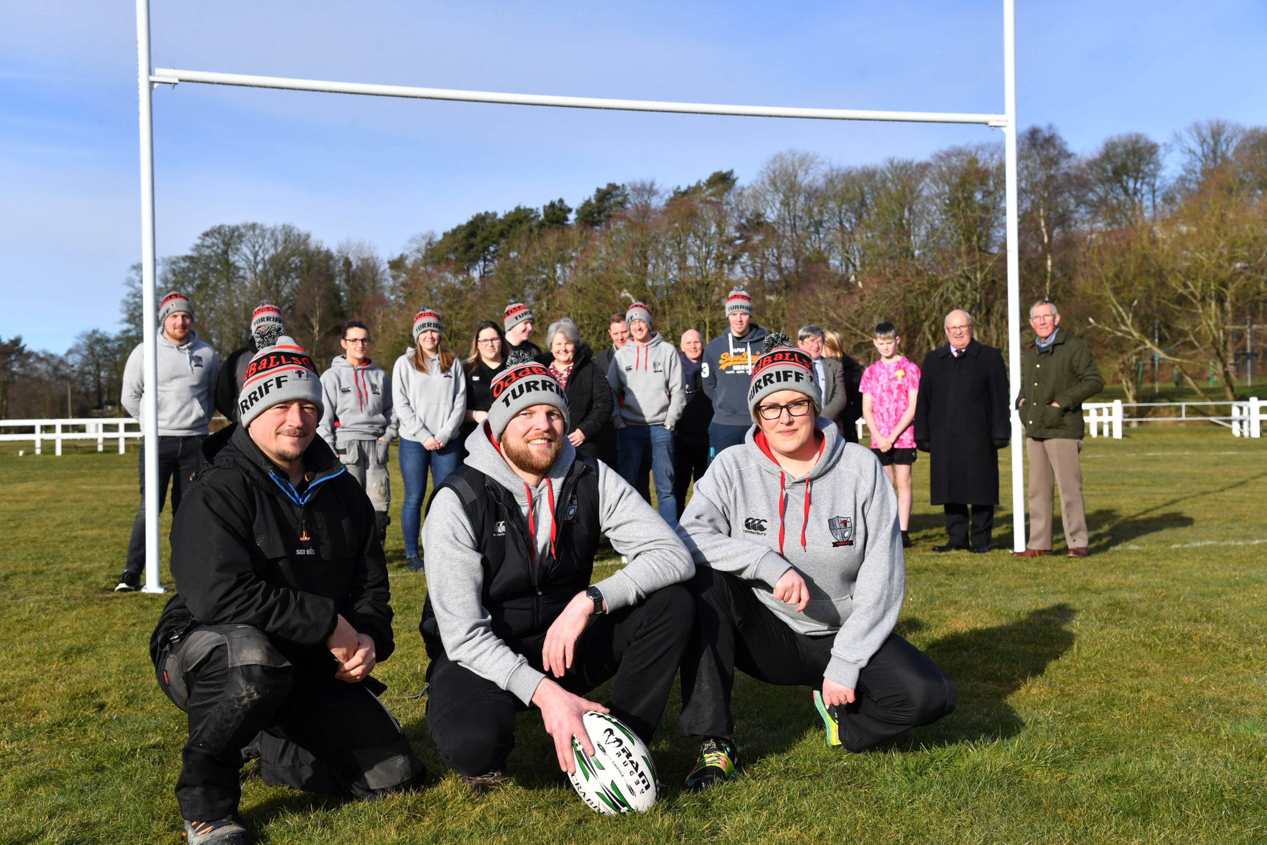 (L TO R) ANDY MCDONALD, JOHN HESTER AND LYNDSEY HESTER AT THE  NEWLY ERECTED RUGBY POSTS AT THE HAUGHS, TURRIFF,WITH MEMBERS OF THE TURRIFF RUGBY CLUB AND LOCAL COUNCILLORS.