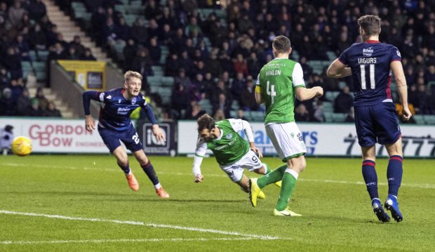 Hibernian's Christian Doidge makes it 2-0 with a header during a Ladbrokes Premiership match between Hibernian and Ross County at Easter Road. (Photo by Ross Parker / SNS Group)