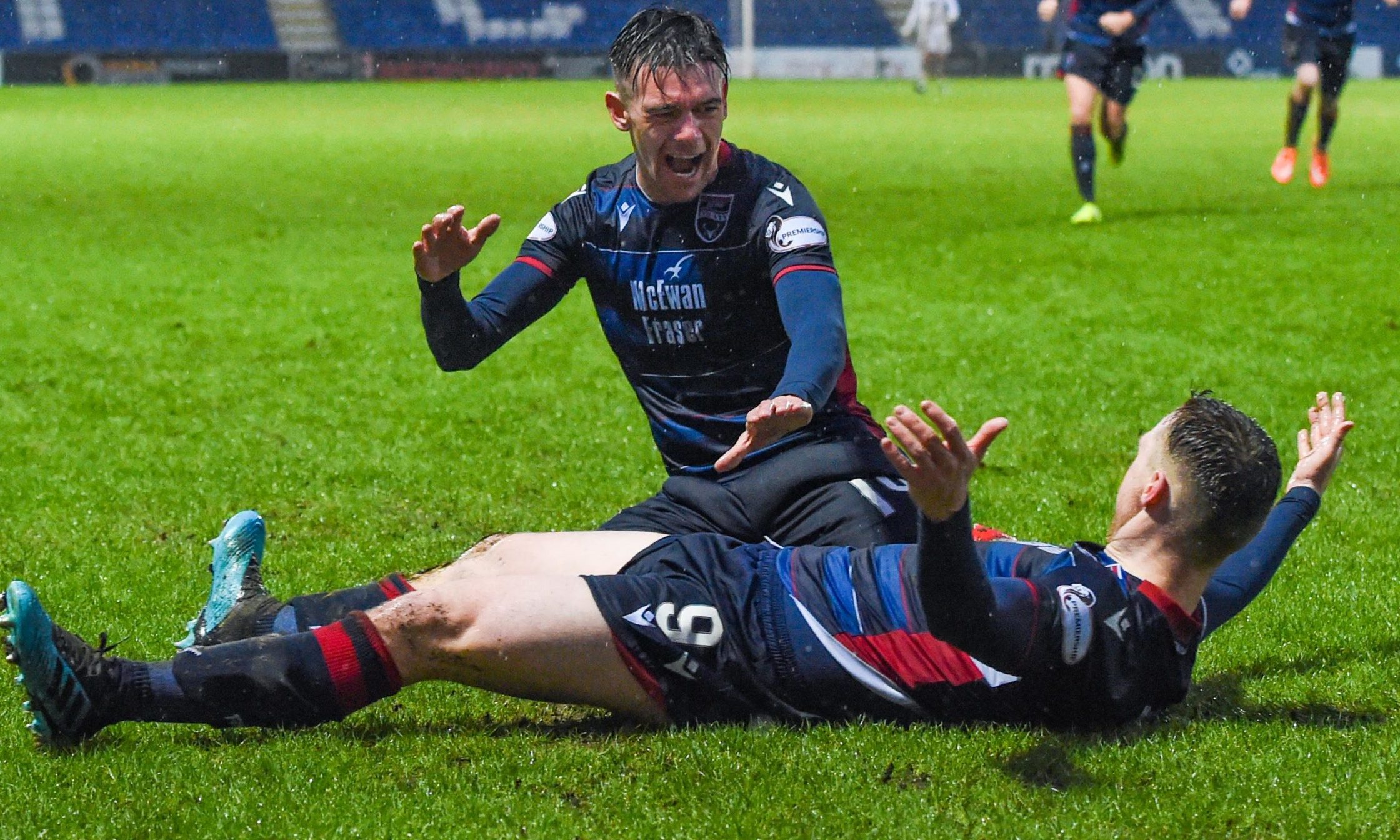 Ross County's Billy McKay celebrates with Josh Mullin after scoring to make it 1-1 during the Ladbrokes Premiership match between Ross County and St. Johnstone