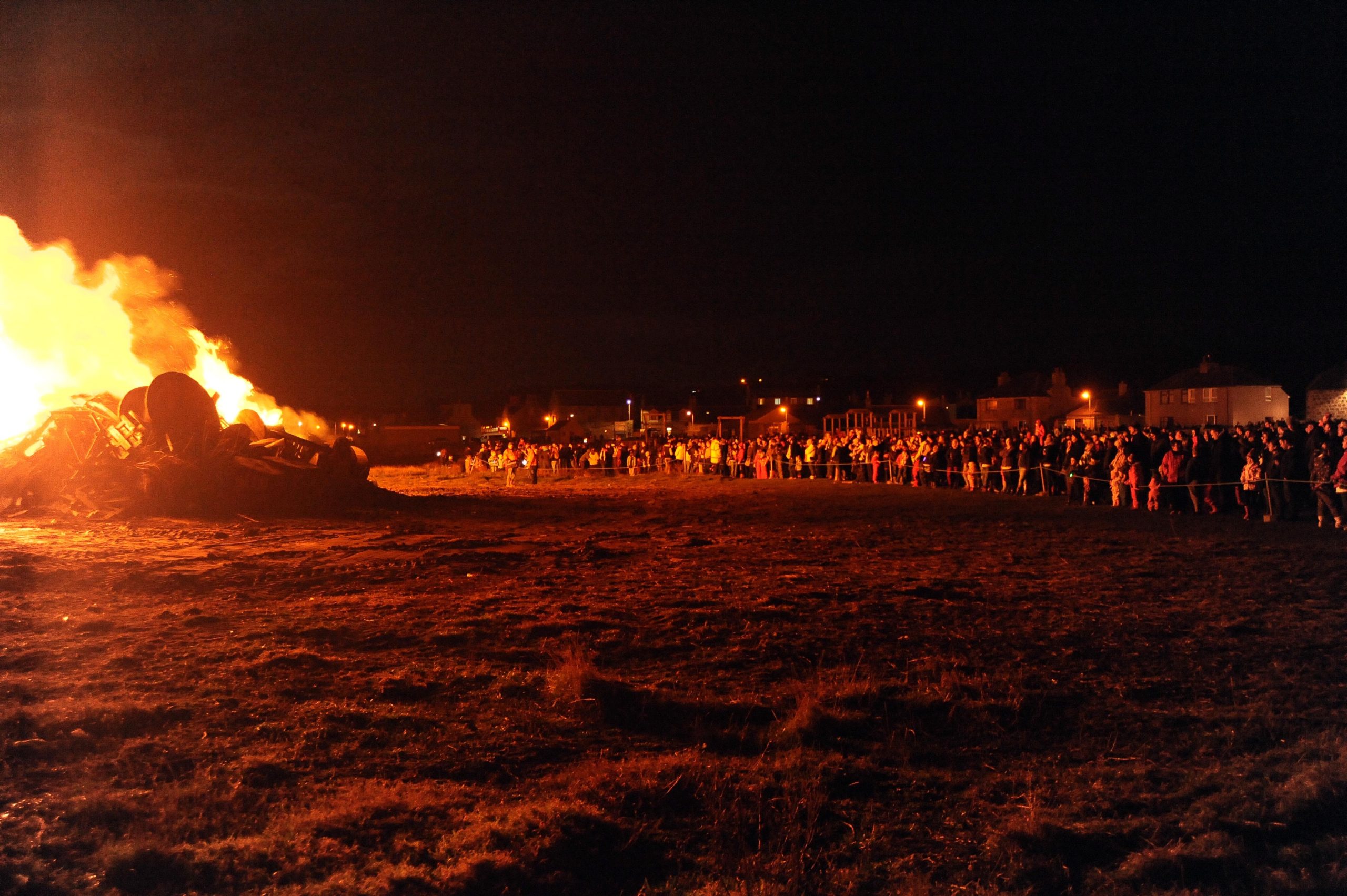 LARGE CROWDS AT THE ROSEHEARTY BONFIRE.(KING/BROWN)