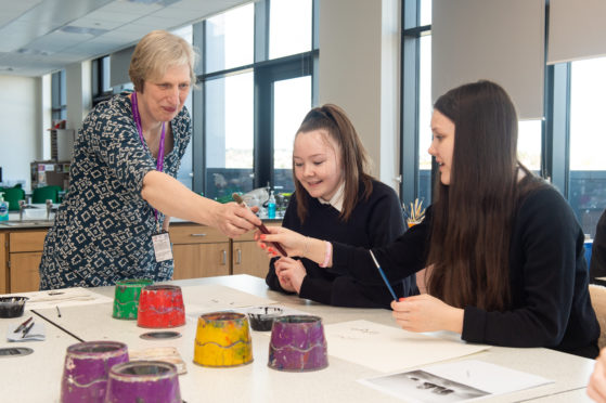 Elgin High School hosts a masterpieces in schools event which will artist Mary Bourne captures the imagination of S3 students by bringing world class art into the classroom. Pictured: Mary Bourne teaches Katier Mighten and Skye Murray