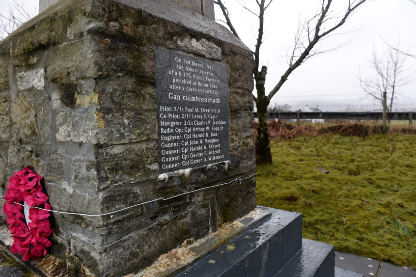 War memorial service in Staffin took place in memory of the nine USA AirForce crewmen who died in the 1945 plane crash on Beinn Edra. LT Paul Overfield was the pilot.