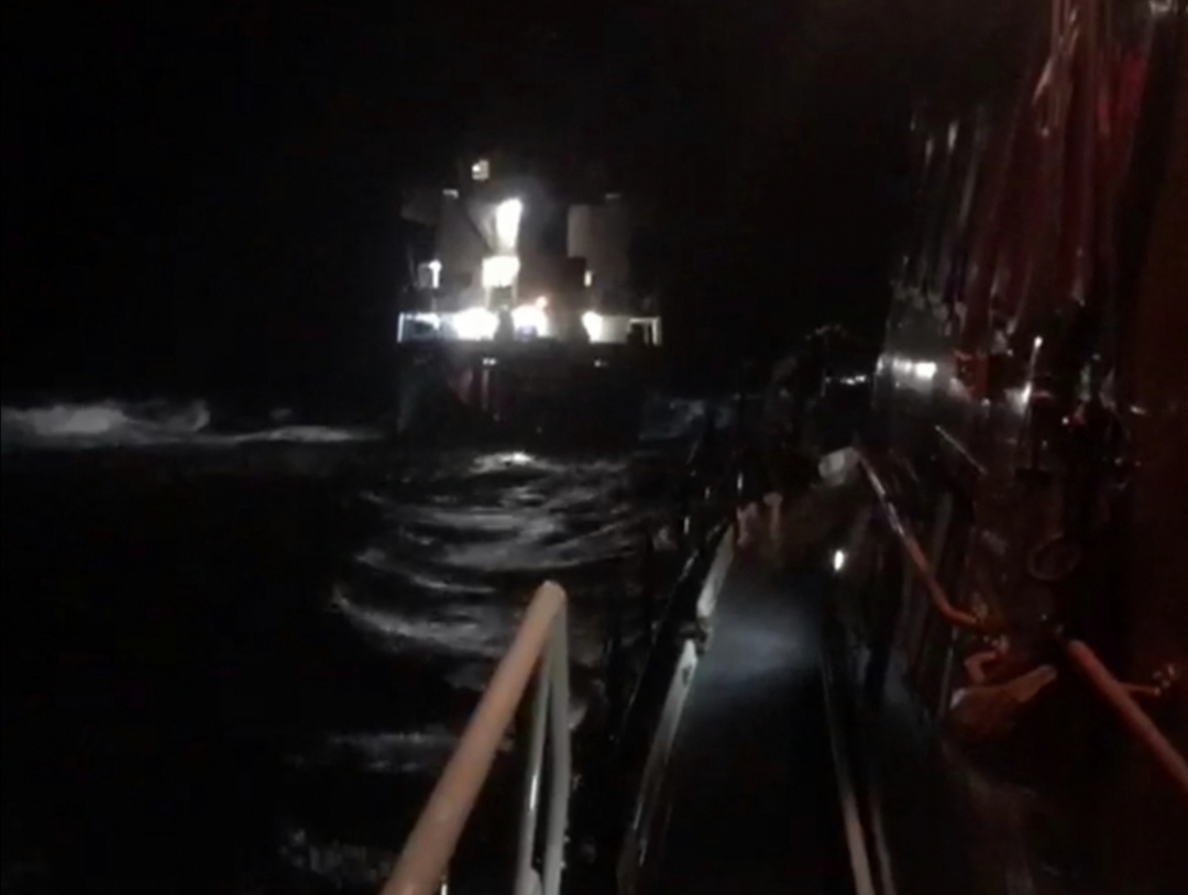 Portree Lifeboat assists the grounded MV Kaami cargo ship.