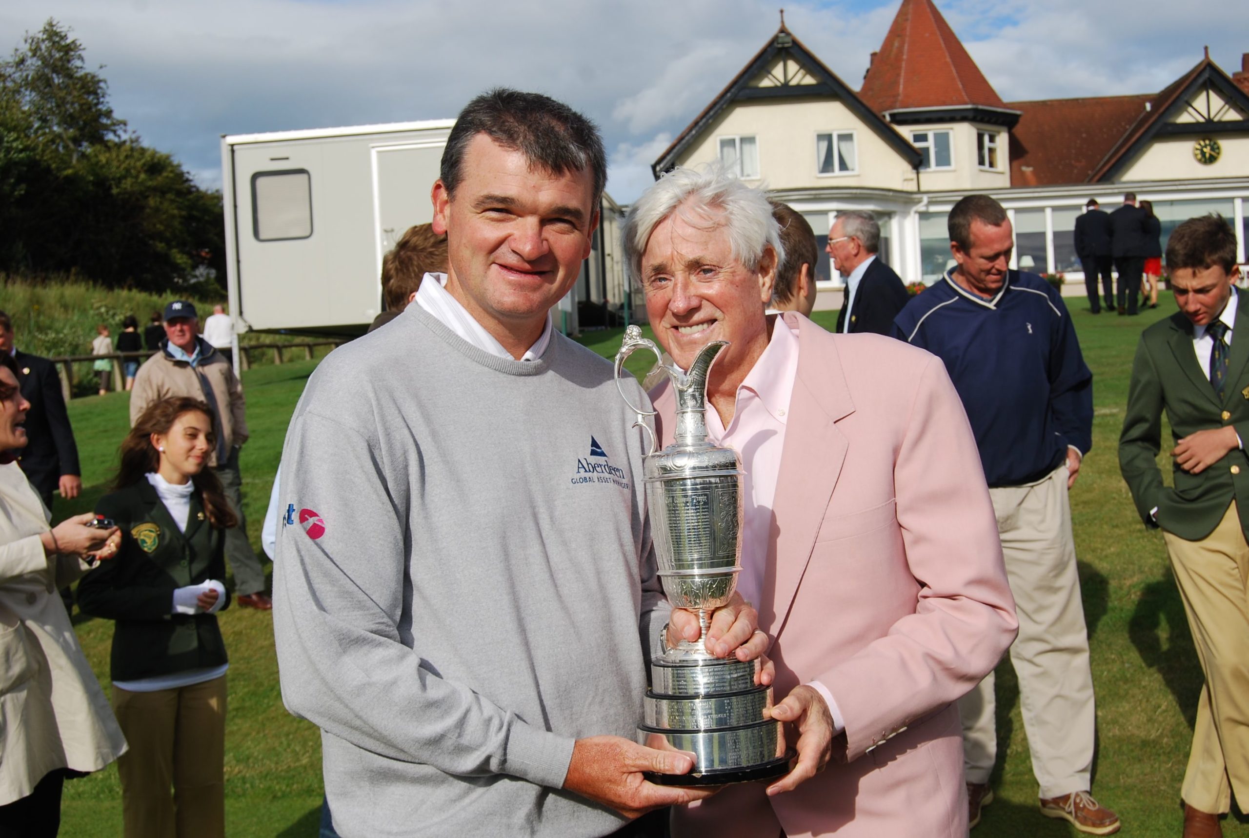 Doug Sanders with Paul Lawrie, at the 2010 Junior Open opening ceremony at Lundin Golf Club, Fife.