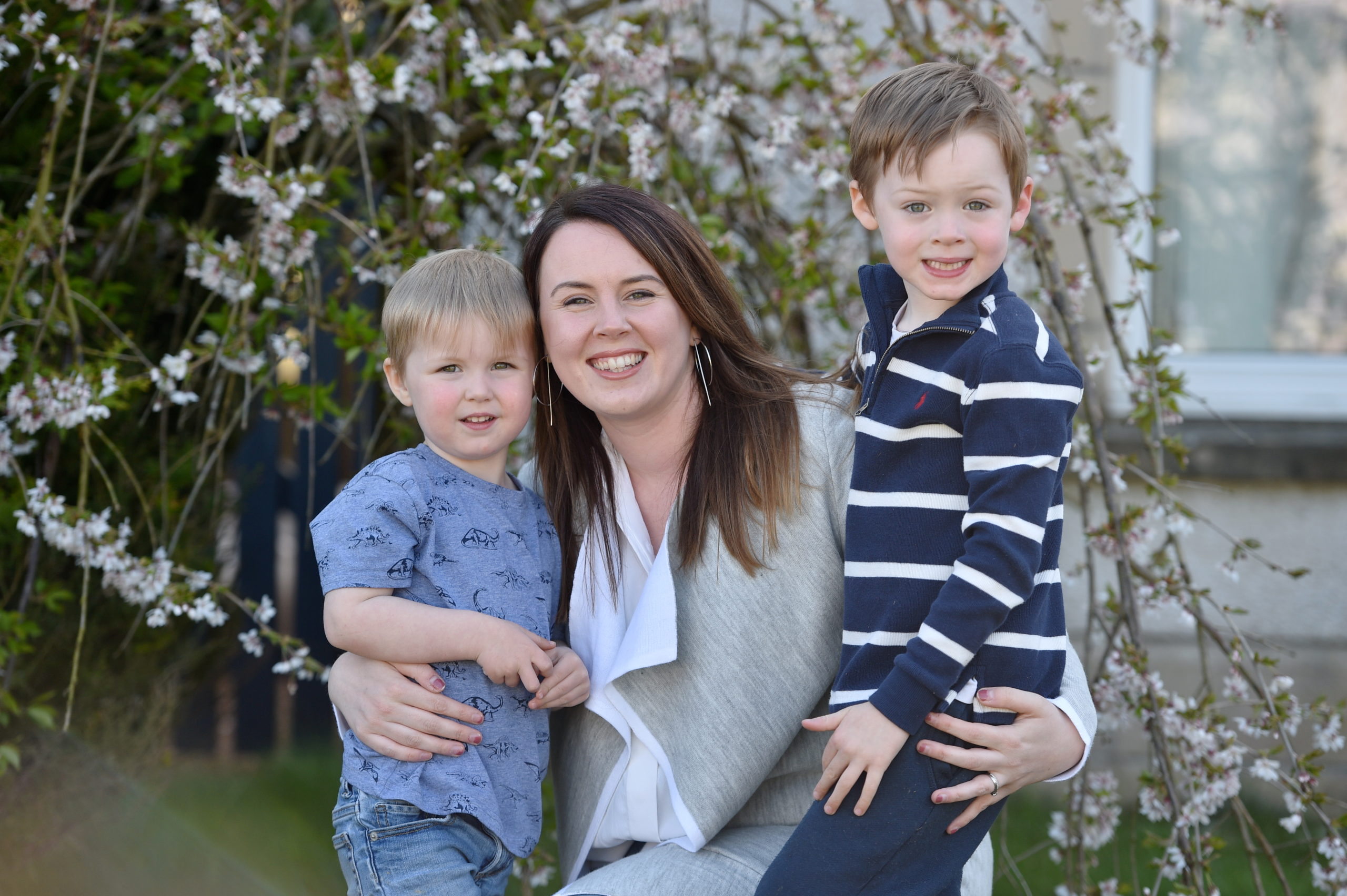 Mintlaw Academy teacher Nicola Robertson with her sons Oliver, 3, left, and Logan, 5, right. 
Picture by DARRELL BENNS