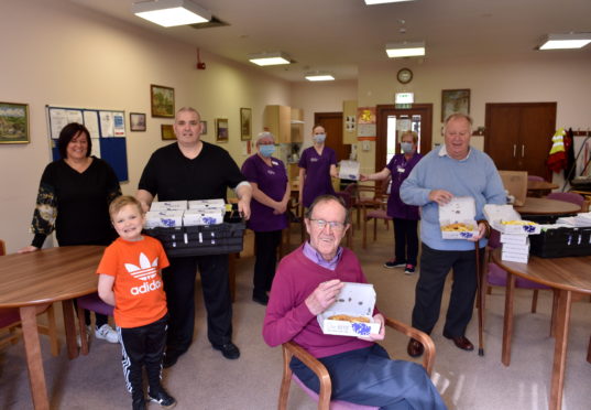 Pictured are from left, Fish N Hook's Louise Skene, Kevin Carr, Liam Carr, 7, Shelter Housing Carer Staff, resident Dennis Anderson (seated) and Bill Cormie at Short Loanings Sheltered Housing.
Picture by DARRELL BENNS