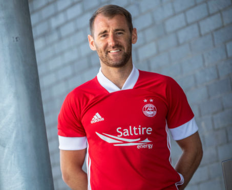 Niall McGinn models the 2020-21 Aberdeen home kit.Picture: Newsline Media