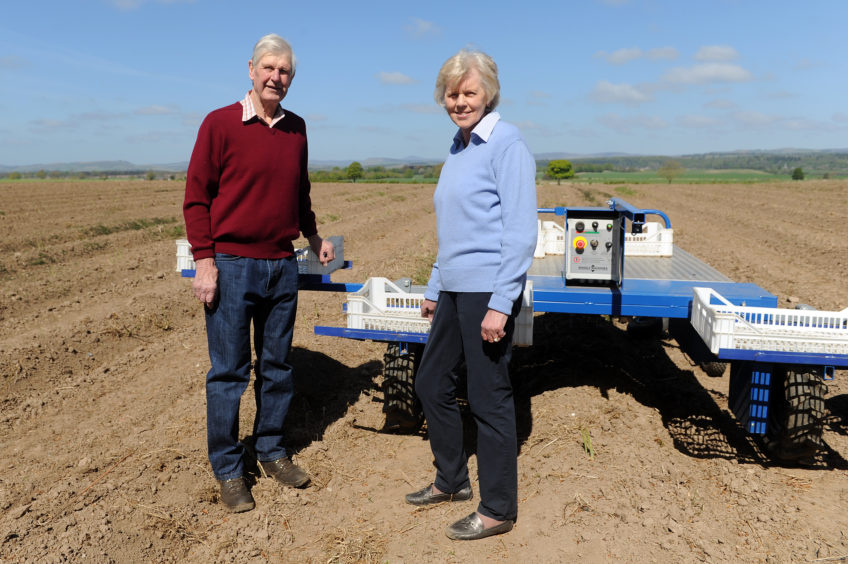Sandy and Heather Pattullo with their asparagus crops.