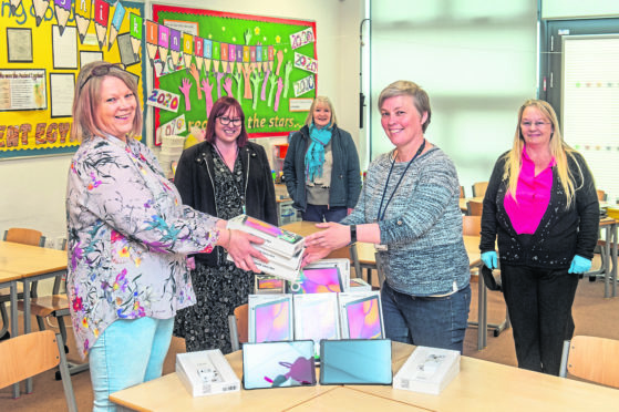 (L-R) Rhona Patterson (Member of Covid 19 Volunteer Group and Strathisla Community Council), Diane Willmott (acting Head Crossroads and Rothiemay Primary),Theresa Coull Organiser Covid 19 Volunteer Group and Councillor for Keith), Susan Buchan (Head Teacher at Keith Primary), Karen Pryce-Iddon (Chair Person of Strathisla Community Council)
Pictures by Jason Hedges