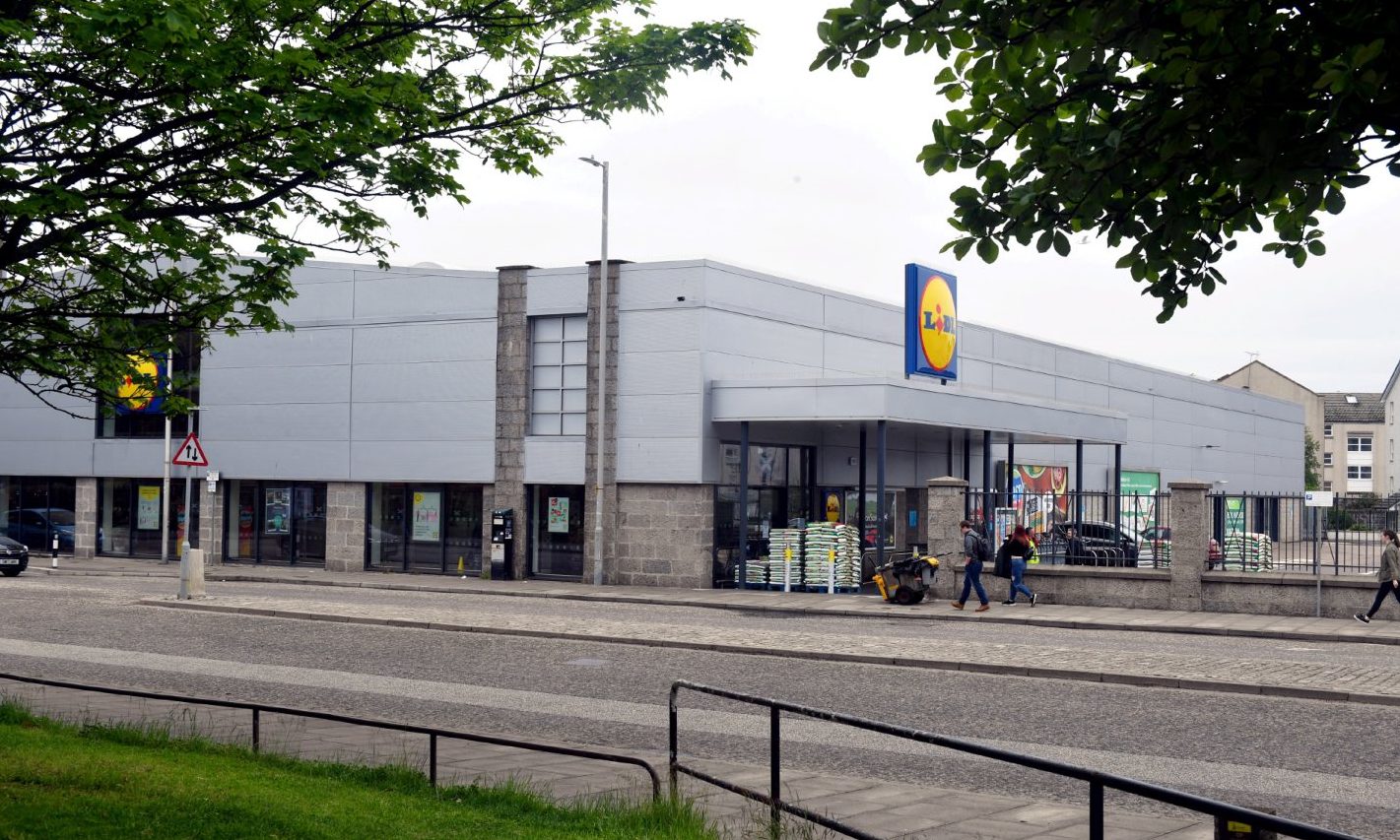 Proposals have been lodged to open a Screwfix counter in an unused part of the Lidl store on Hutcheon Street