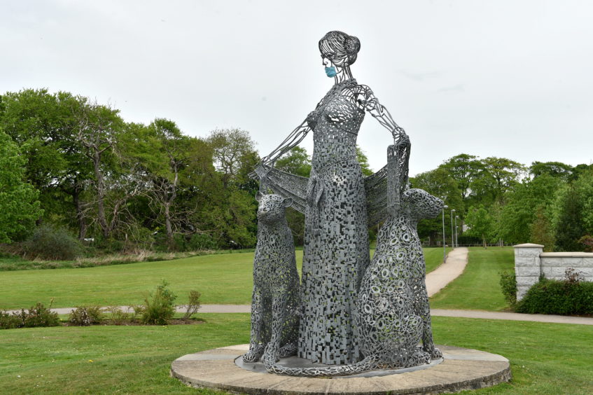 Andy Scott statue Mother Earth, in Grandholm, Bridge of Don, Aberdeen.
Picture by DARRELL BENNS