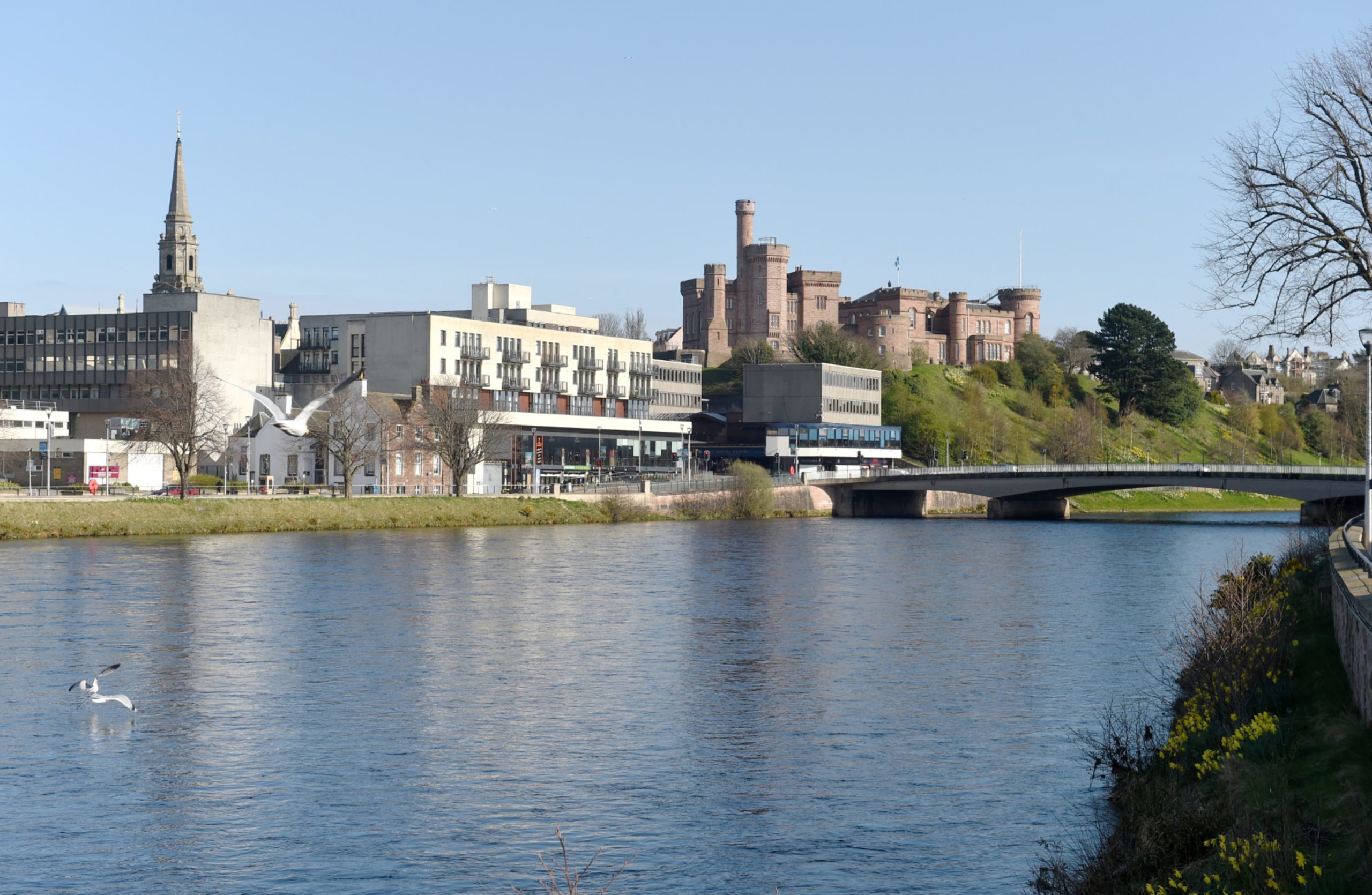 Picture by SANDY McCOOK    14th April '20
Inverness filers.
Ness Bridge over th River Ness with Inverness Castle.
