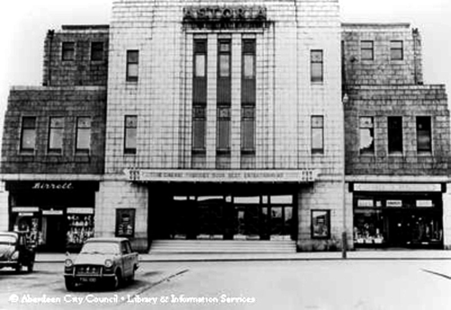 The exterior of the Astoria Cinema circa 1960.