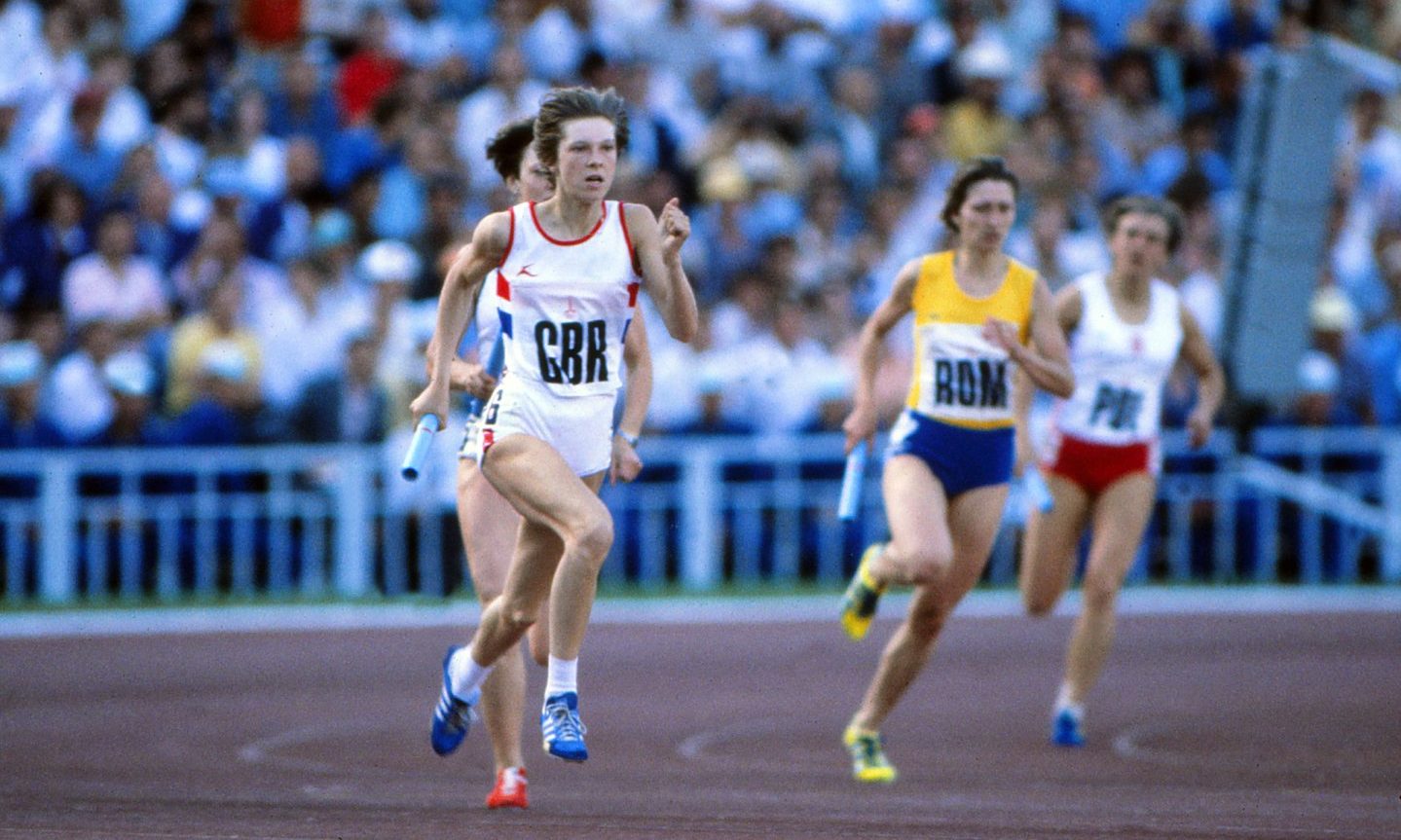 Britain's Linsey Macdonald runs the first leg in the Grand Arena of the Central Lenin Stadium.