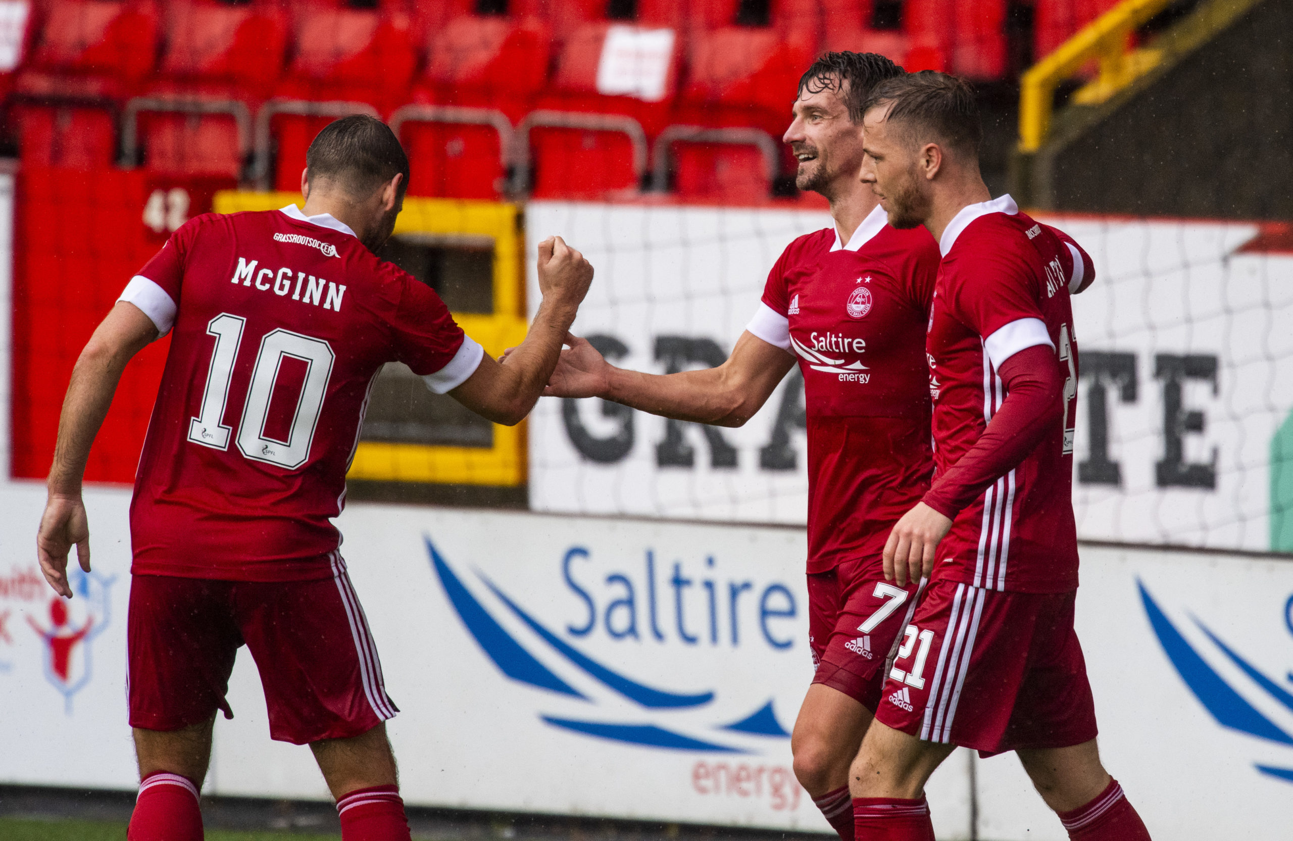 Aberdeen's Craig Bryson celebrates with Niall McGinn and Bruce Anderson after scoring to make it 1-0.
