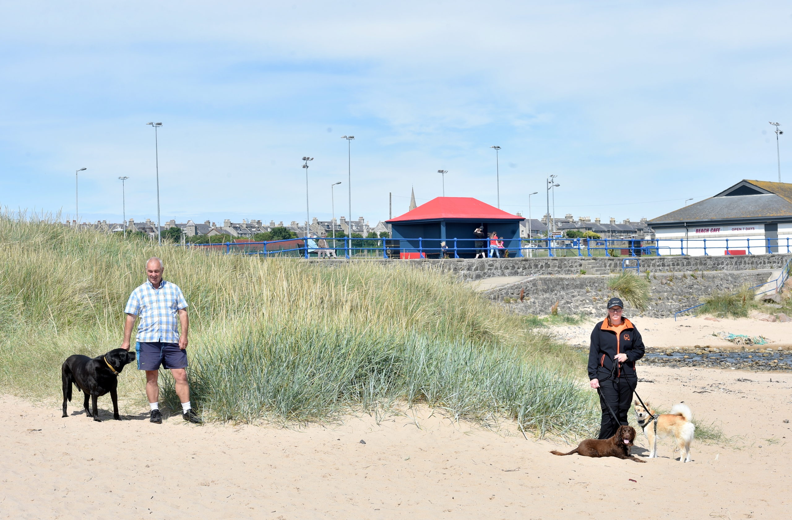 Councillor Brian Topping, with dog, Bruno, and Leona Massie with dogs Reegan and Loki, at Fraserburgh Beach. 
Picture by DARRELL BENNS  
CR0022642