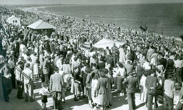 People enjoying a trip to Aberdeen Beach in the 1950s