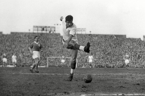 Alex Dawson in action for Manchester United in 1960.
