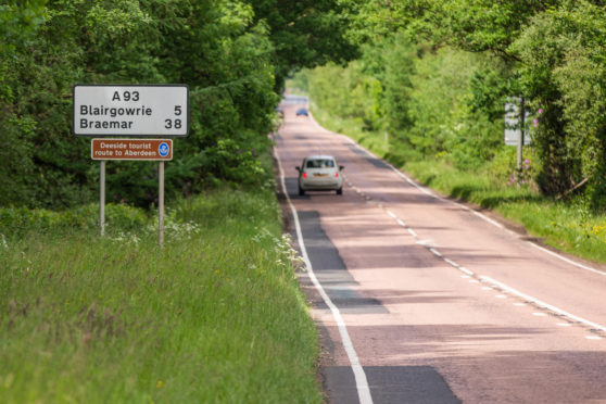 A93 road between Perth and Blairgowrie.  Pic Credit - Steve MacDougall / DCT Media