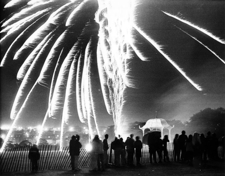 Crowds in Duthie Park watching the fireworks 