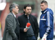 Alan Combe (right) speaks to then-Dundee manager Paul Hartley (centre) and Darren Jackson ahead of an Edinburgh derby in 2014