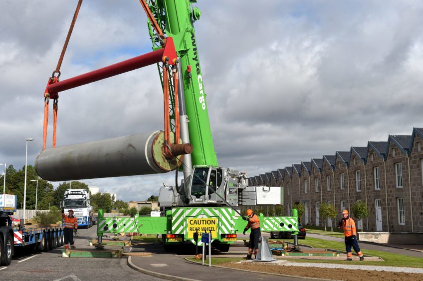 A 50-tonne granite roll, that's 10 metres long, being craned into position at the Garioch Heritage Centre, Inverurie. Pictures by Kenny Elrick     05/09/2020