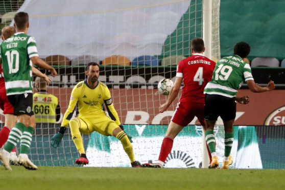 Sporting's Tiago Tomas, right, scores.