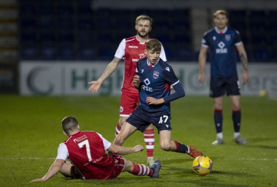 Adam MacKinnon in action for Ross County.
