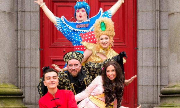 The cast of the 2019 Aberdeen Art Centre panto.