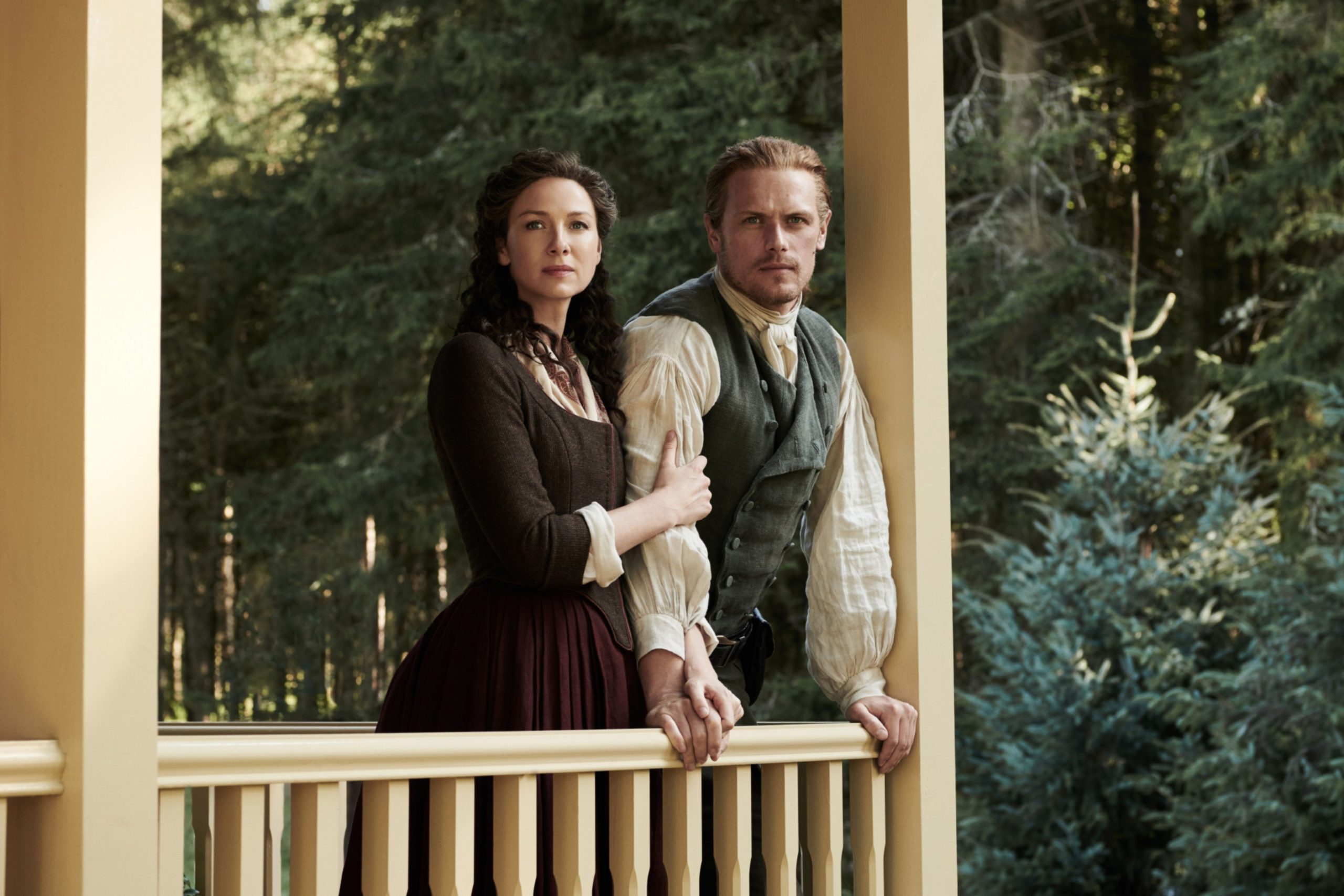 Outlander characters Claire Randall and Jamie Fraser