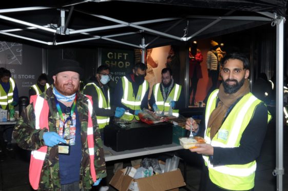 Pictured are from left Justin Ritchie, founder of Street Friends and Sumon Hoque of Aberdeen Muslims at the relaunch of their partnership foodbox campaign giving out hot curries. 
Pictured by Darrell Benns
