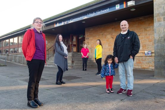 Karen Burgess (practitioner), Debs Jennings (Fund Raising Commitee), Dee Maver (Relief Practioner), , Solvita Amado (Relief practitioner ) 3 year old Fernanda Macdonald and Dad of Fernanda Derek Macdonald issue desperate plea to find premises for the group.