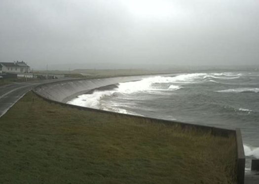 Weather warnings for drivers on the Western Isles: A live camera has been installed to catch weather action at Braighe causeway.