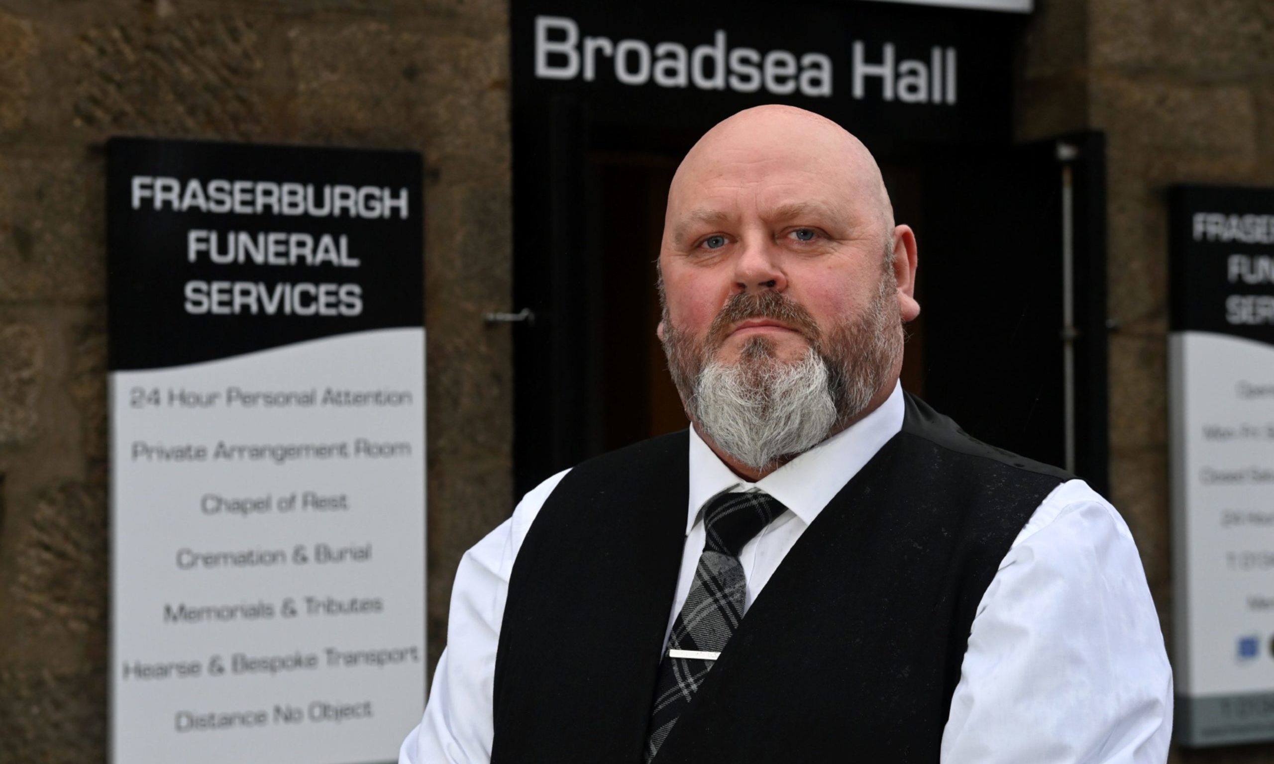 North-east undertaker hits out at fraudsters trying to con parents buying toys for Christmas - Vimarsana News