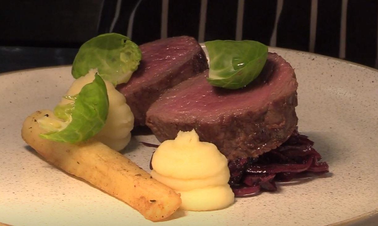 Colin Lyall's Christmas Cracker: Chef shares his recipe for roast venison with all the trimmings - Vimarsana News